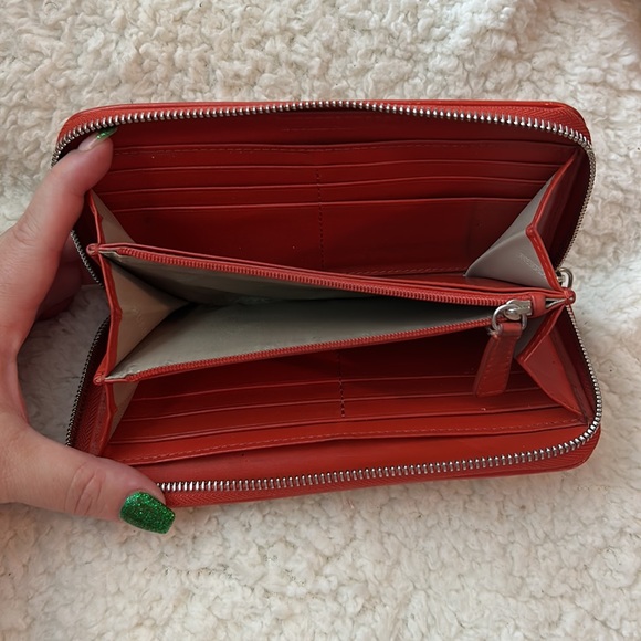 Burberry Long Zippered Checkered Wallet with Patent Leather - Picture 3 of 13